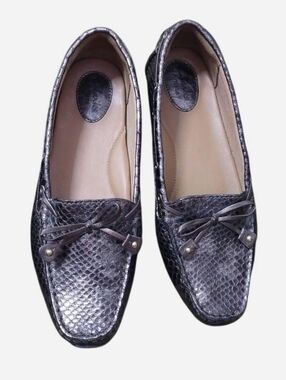 Elegant Clarks Artisan Loafers for Women Size 9M Slip On Shoes Moccasins